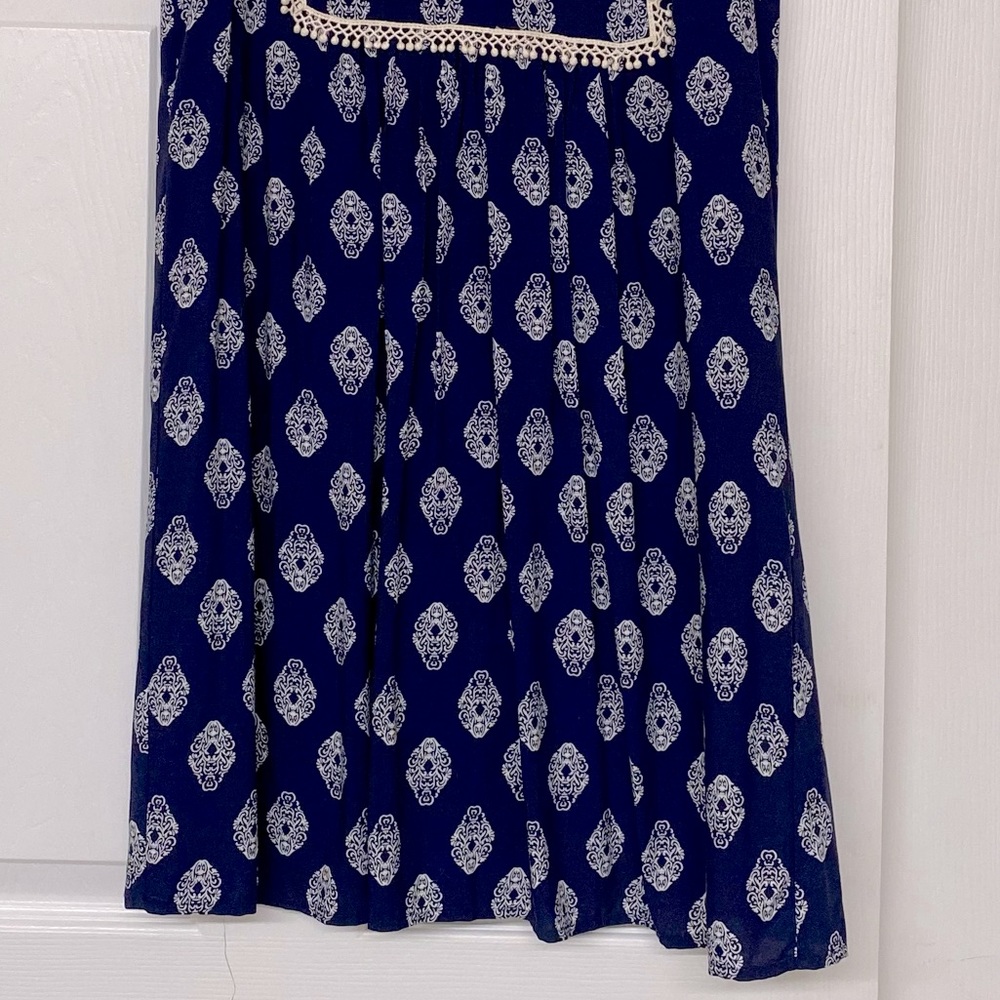THML Embroidered Medallion Print Navy Blue Flowy Shift Dress Sz XS - Picture 3 of 5